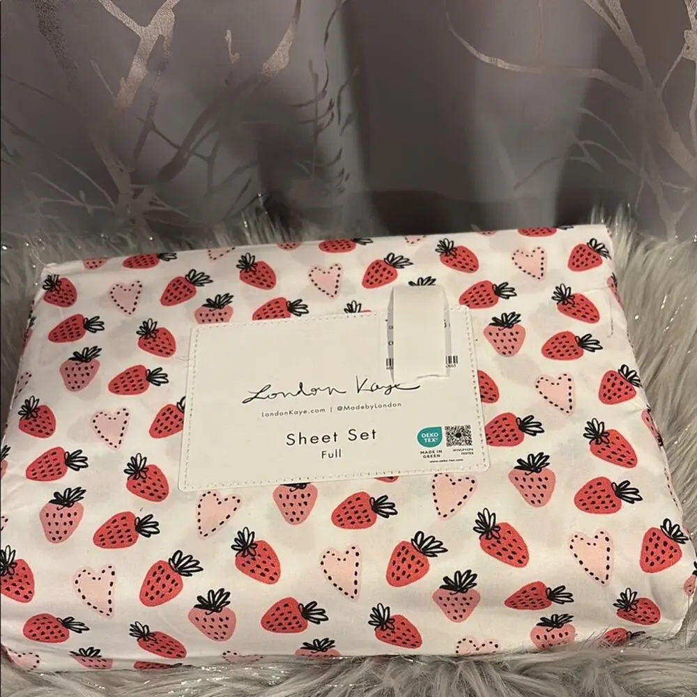 BNWT London Kaye Valentine's Day Strawberry Sheet Set - Size Full